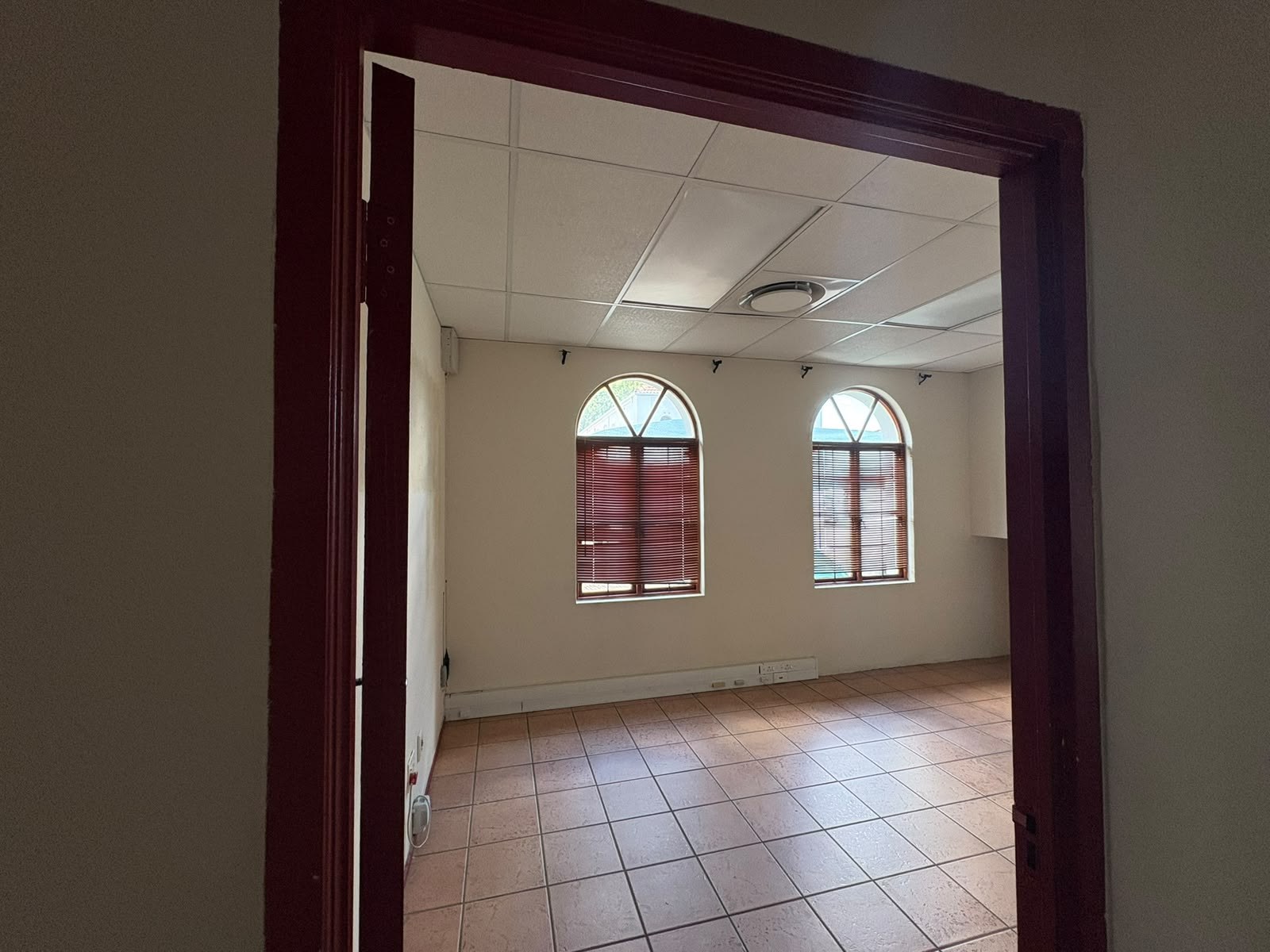 Future consulting room with arched windows at Visiomed Office Park