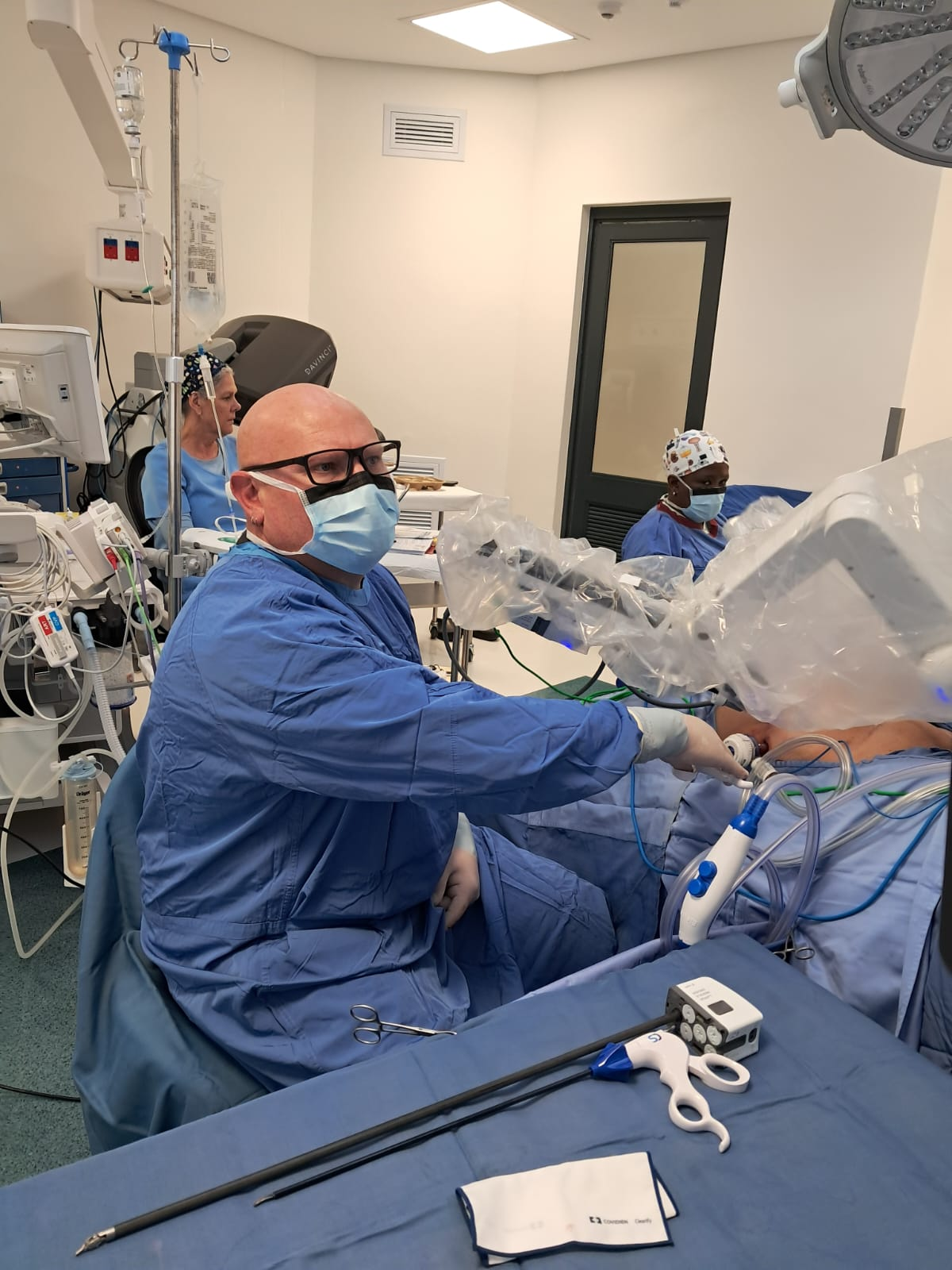 Dr Pieter Marais docked at the da Vinci patient cart during a robotic sacrocolpopexy