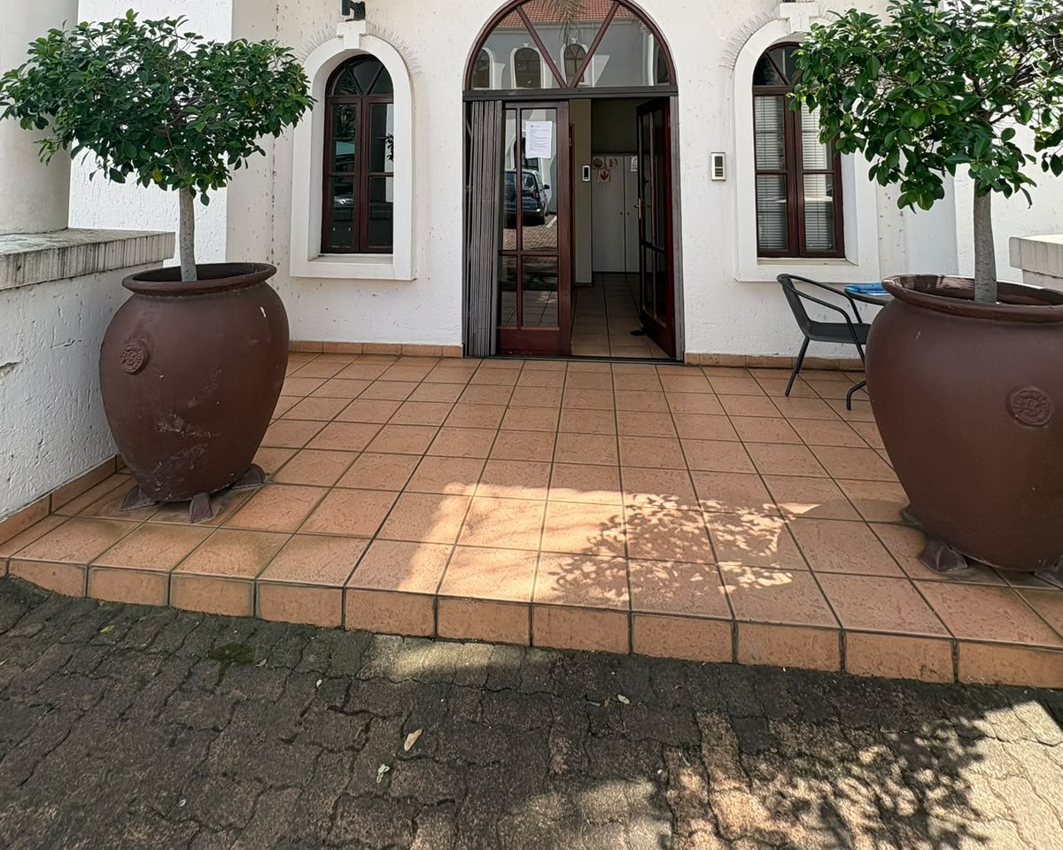 Courtyard entrance to Building III at Visiomed Office Park